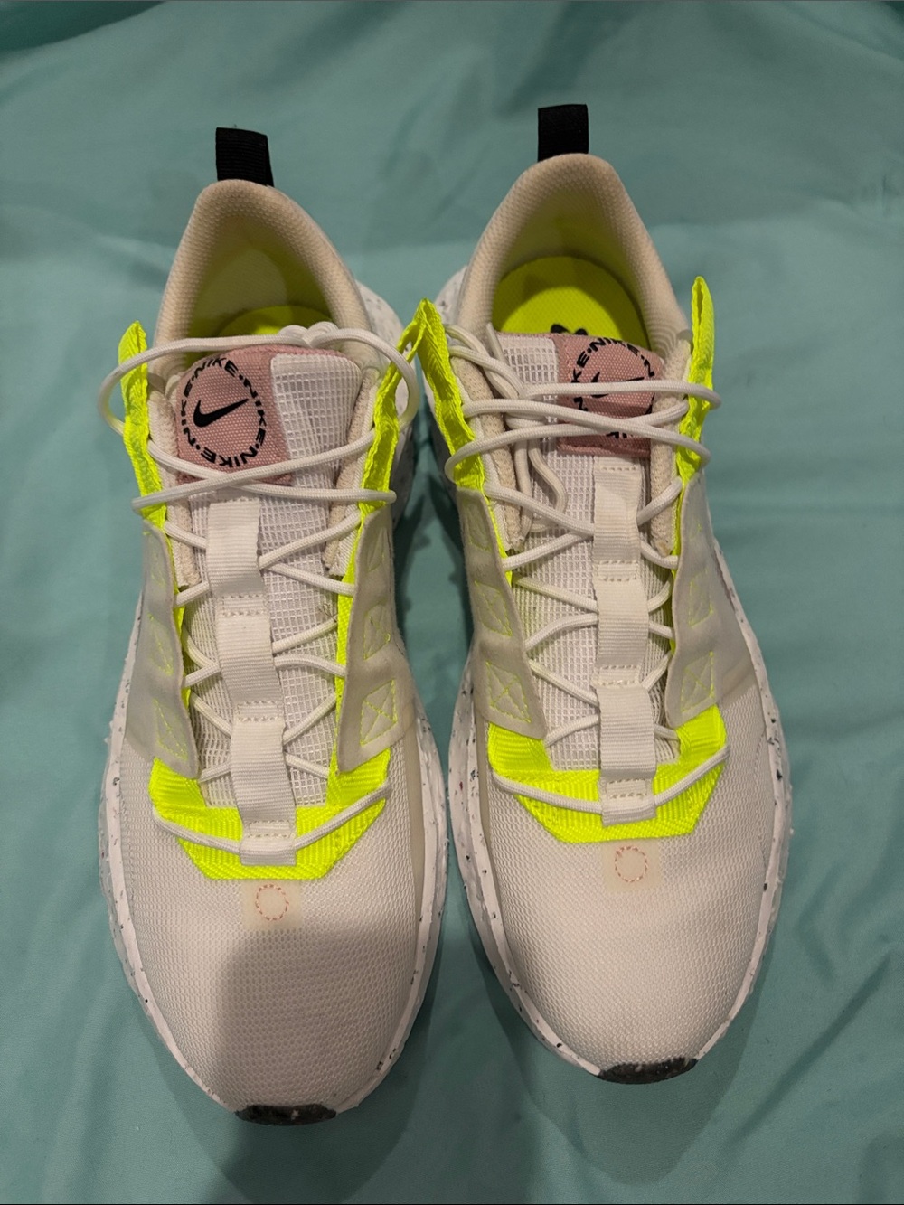 Nike unisexWhite Sneakers with Neon Yellow Accents. W11-M9.5